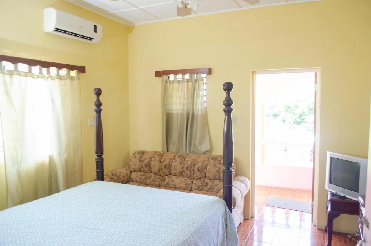 **  Little Shaw Park Guest House Ocho Rios Jamaica
